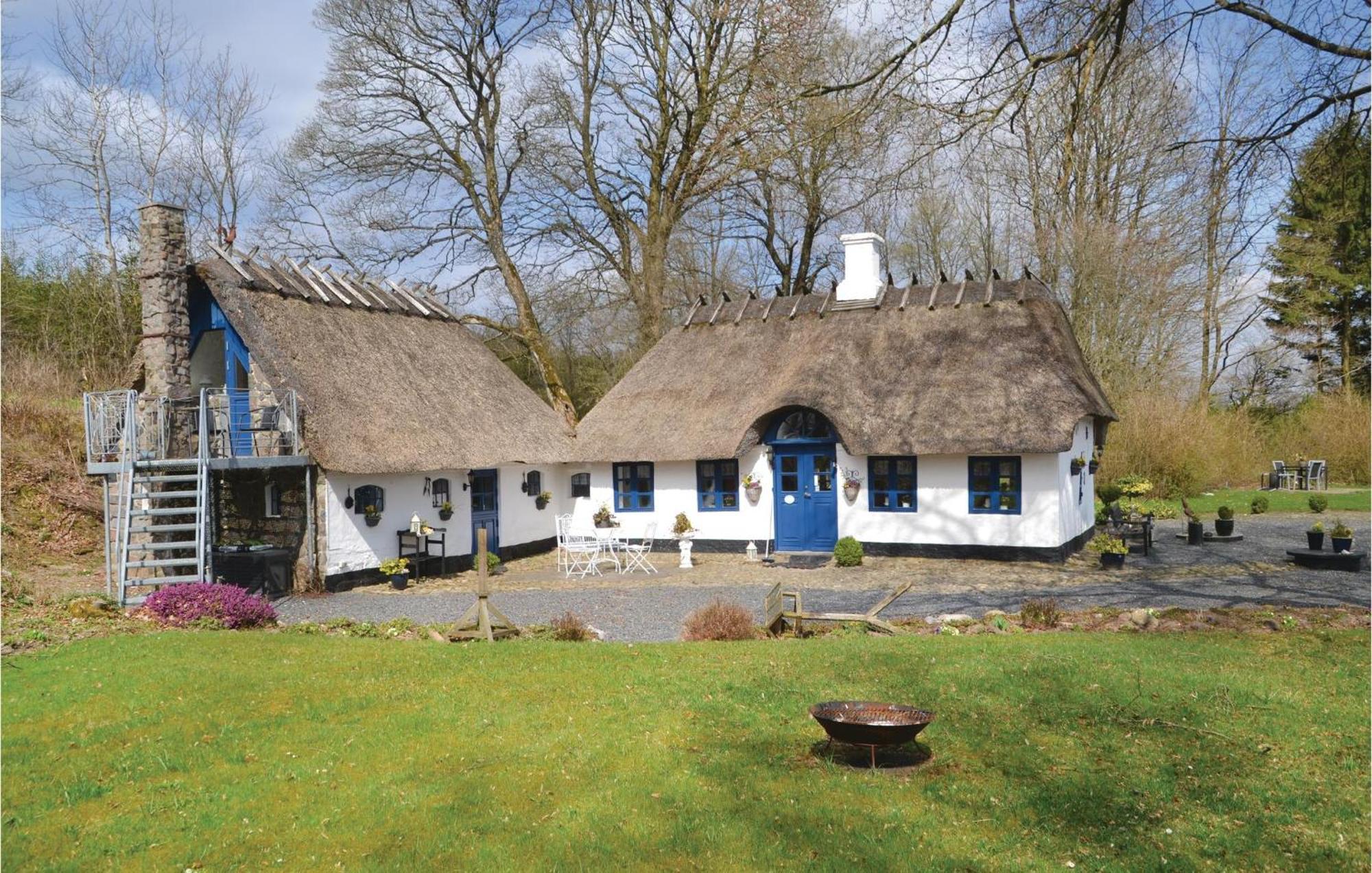Lovely Home In Give With House A Panoramic View Eksteriør billede