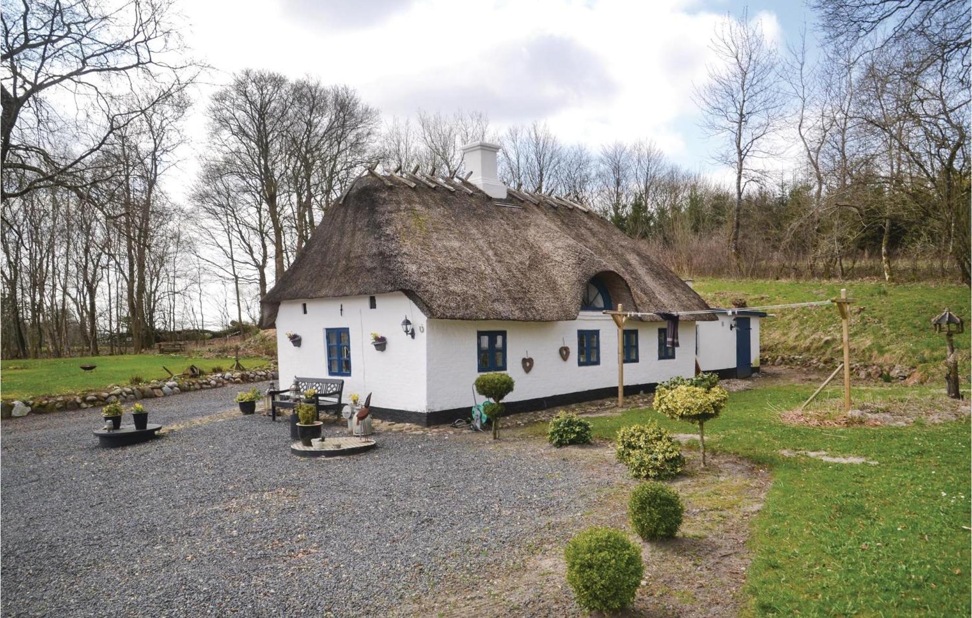 Lovely Home In Give With House A Panoramic View Eksteriør billede