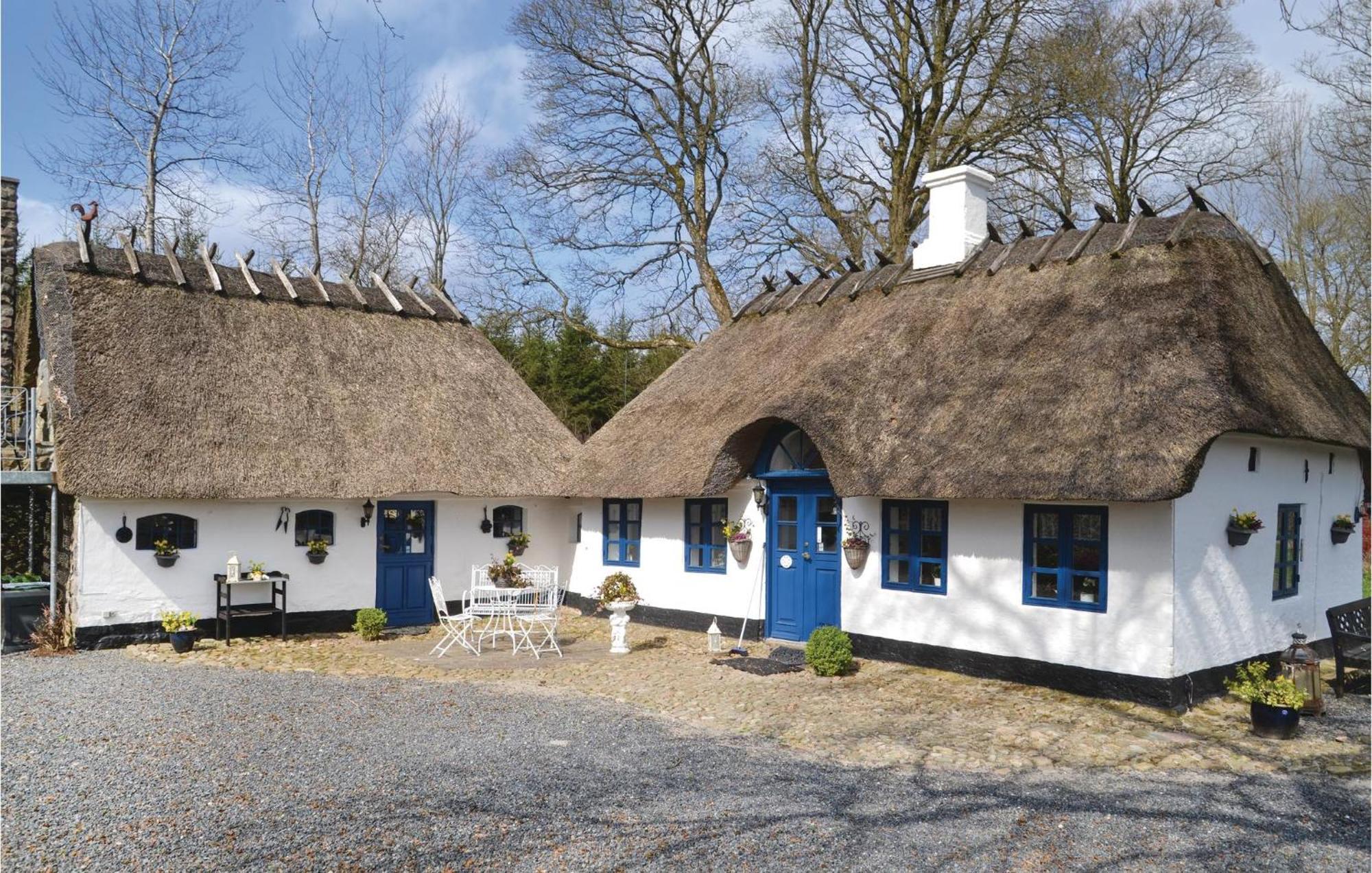 Lovely Home In Give With House A Panoramic View Eksteriør billede